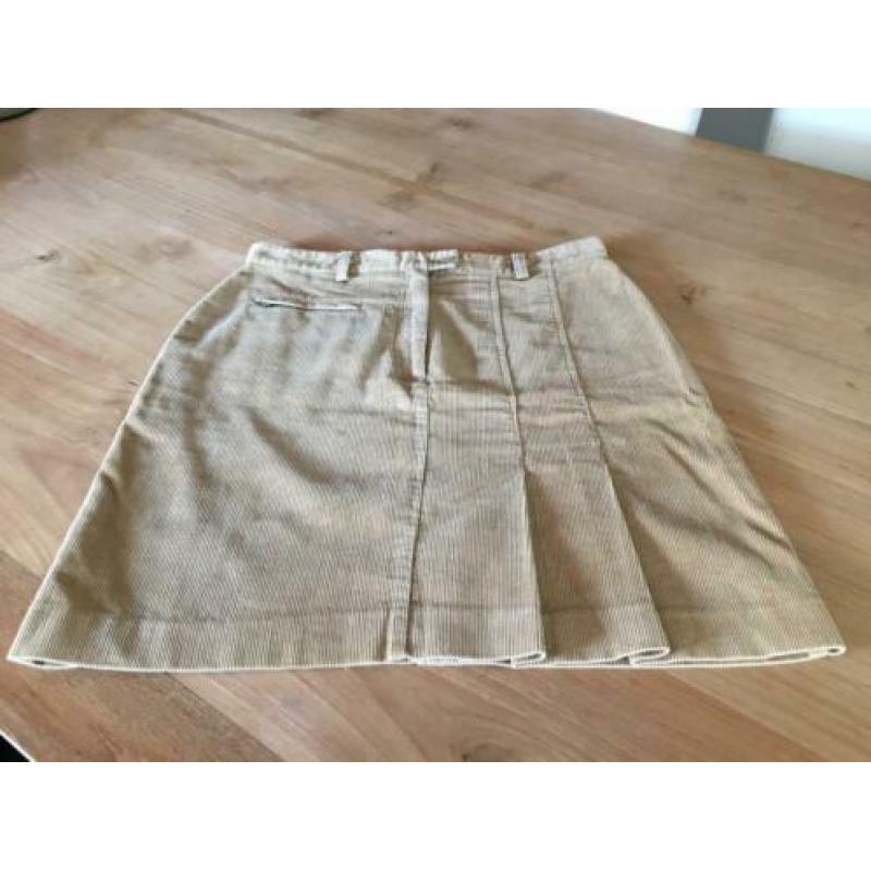 Mooie corduroy zandkleurige rok van het merk Pulls, maat 42