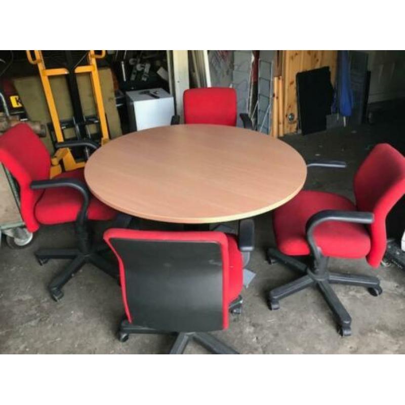 ronde tafel met 4 bureau stoelen