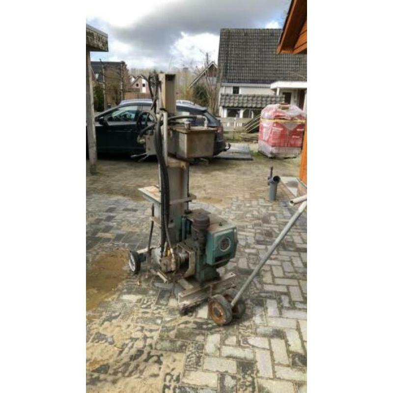 Verticale kloofmachine op benzine