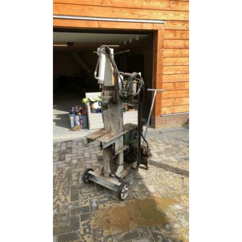 Verticale kloofmachine op benzine