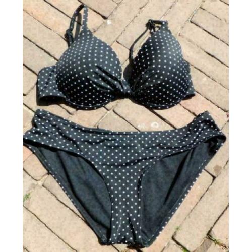 zwart/wit stip bikini mt 38 voorgevormde 75C cup
