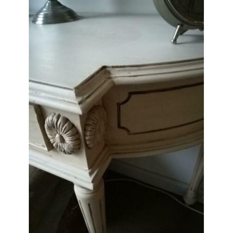 Brocante royale sidetable