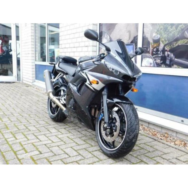 Yamaha YZF - R 6 met carbon Laser demper, pas 29445 km