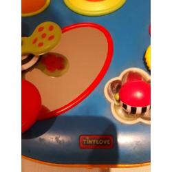 Baby activitycentre van Tinylove. Zeer goede staat! Heeft aa