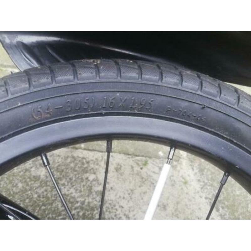 Fiets.. 16 inch.. Vanaf 5 jaar ongeveer.