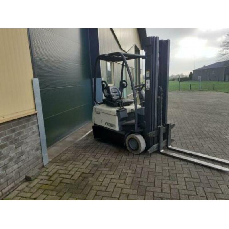 Crown heftruck elektriche 3 delige mast zeer wijnig uur 4253