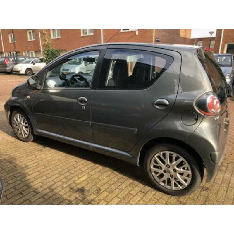 Toyota Aygo 1.0 12V Vvt-i 5DRS 2010 Groen