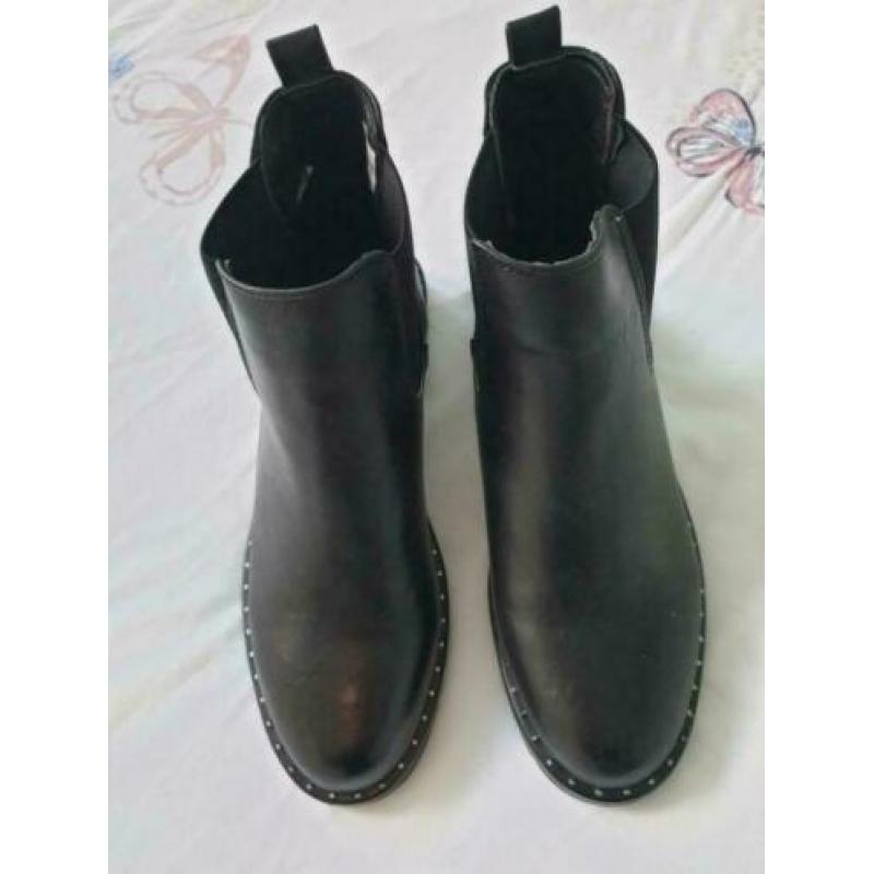 Zwarte enkellaarsjes mt.38 van shoeby fashion nieuw