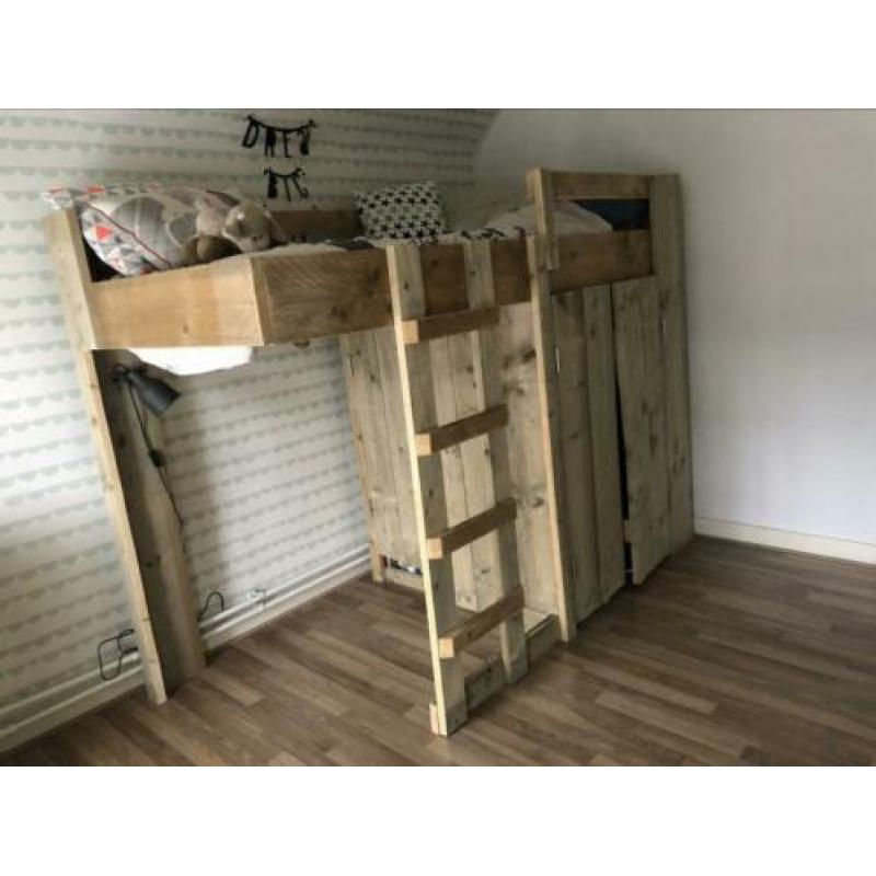 Steigerhout hoogslaper met ingebouwde kast