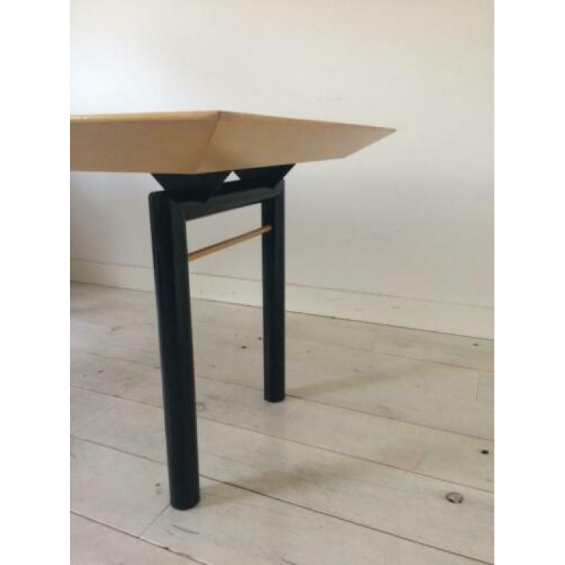 Eettafel - mooi vormgegeven