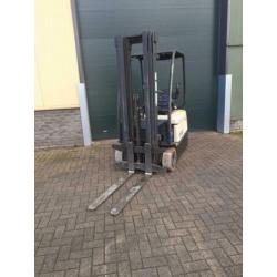 Crown heftruck elektriche 3 delige mast zeer wijnig uur 4253