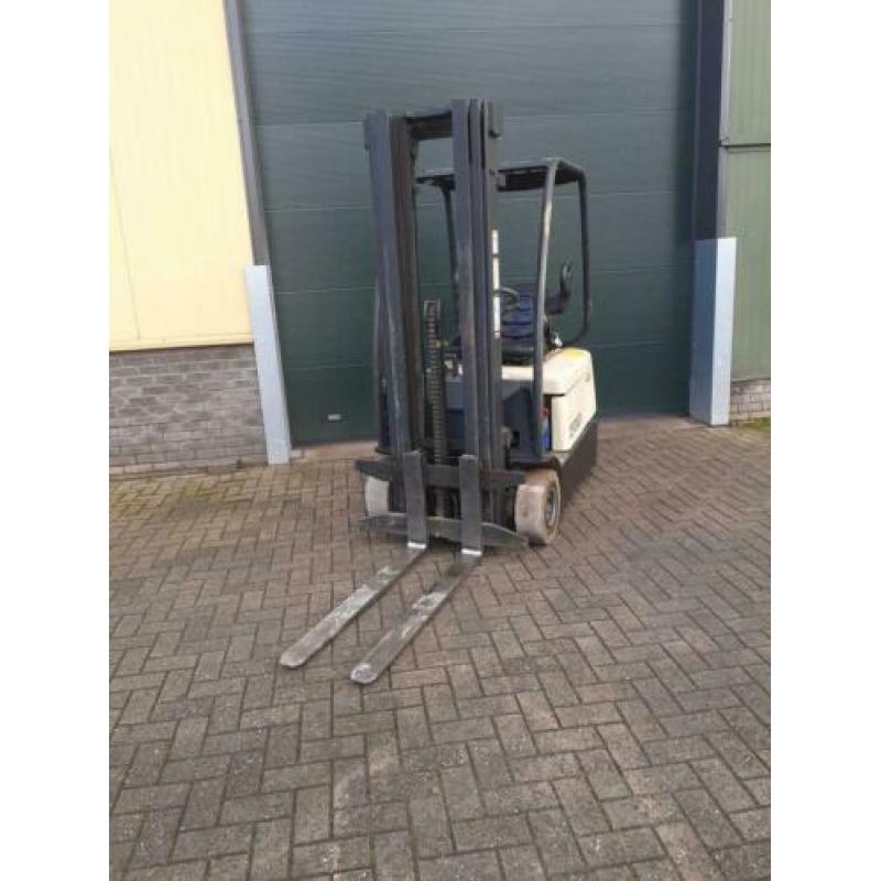 Crown heftruck elektriche 3 delige mast zeer wijnig uur 4253