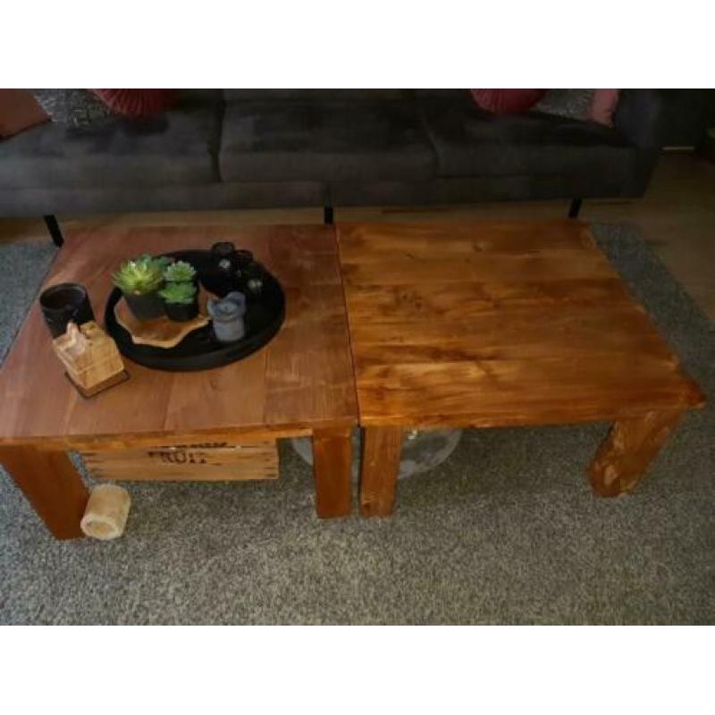 Vierkante teakhouten tafels