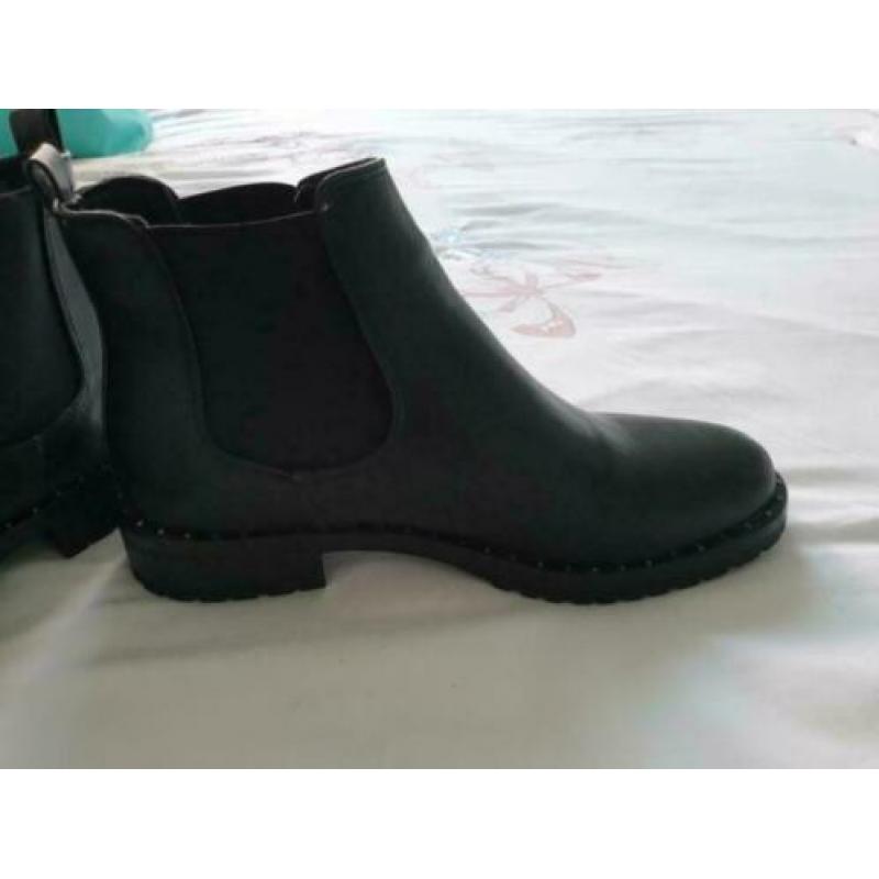 Zwarte enkellaarsjes mt.38 van shoeby fashion nieuw