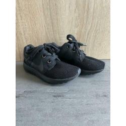 Nike Air Roche zwart, maat 24