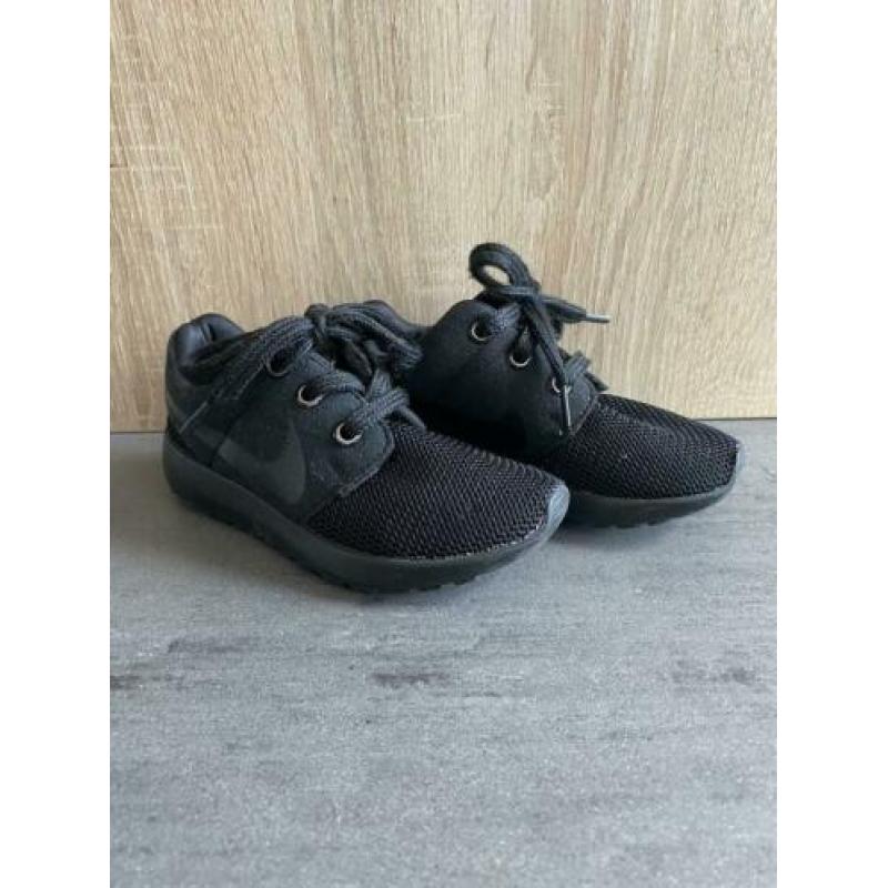 Nike Air Roche zwart, maat 24