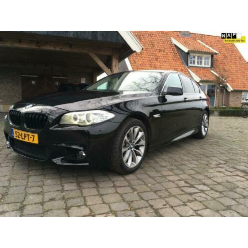 BMW 5-serie 528i High Executive M pakket dealer onderhouden