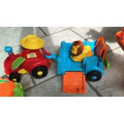 Zoef zoef dierentuin met tractor en veel diertjes