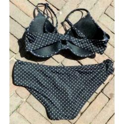 zwart/wit stip bikini mt 38 voorgevormde 75C cup