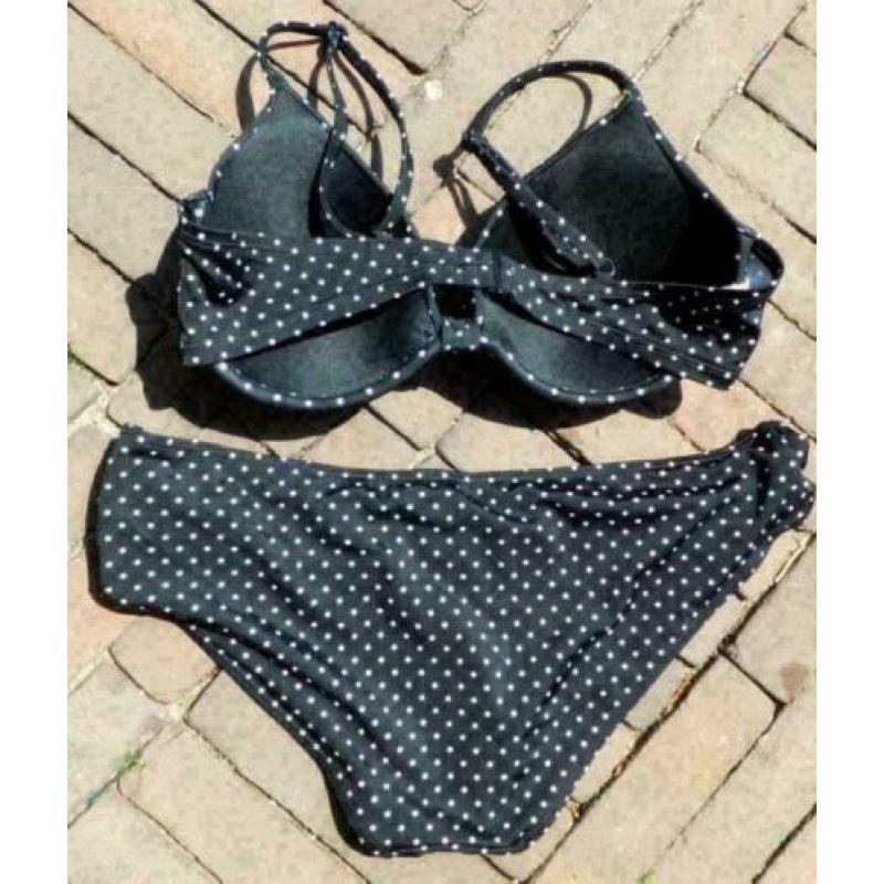 zwart/wit stip bikini mt 38 voorgevormde 75C cup