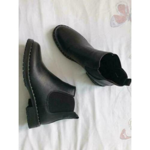 Zwarte enkellaarsjes mt.38 van shoeby fashion nieuw