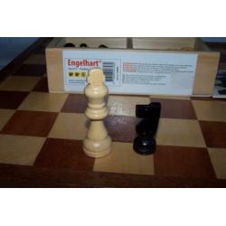 Luxe houten schaakspel. KH. 76mm. Bord 43x43cm. Izgs.
