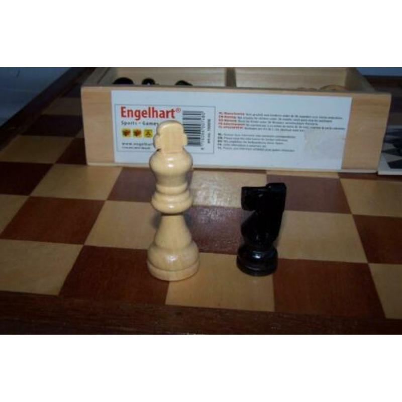 Luxe houten schaakspel. KH. 76mm. Bord 43x43cm. Izgs.