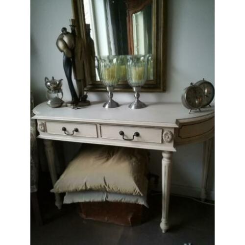 Brocante royale sidetable