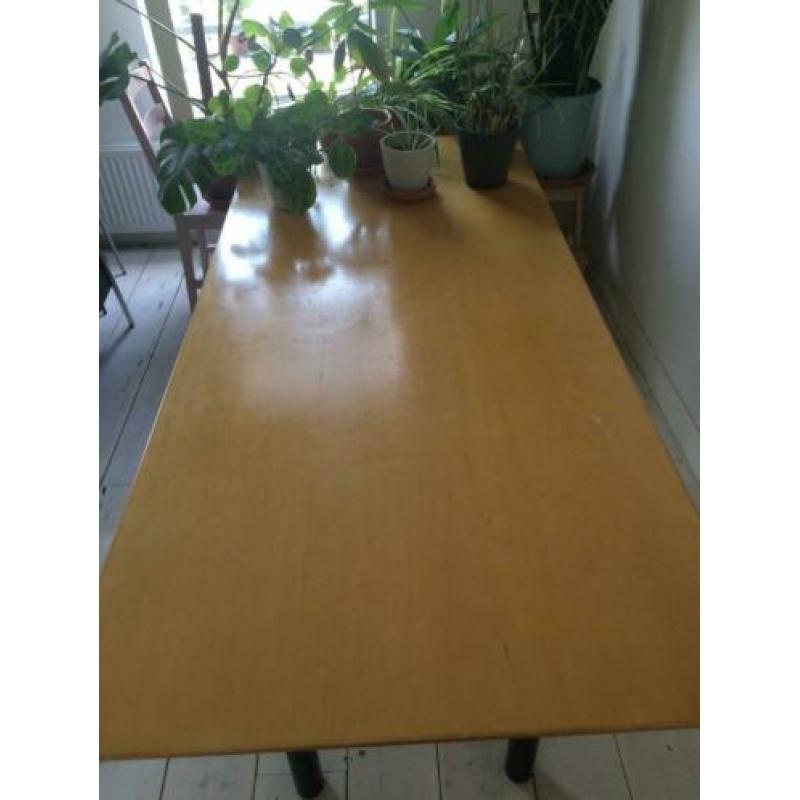 Eettafel - mooi vormgegeven
