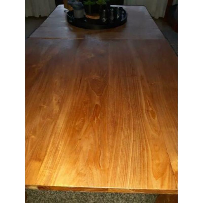 Vierkante teakhouten tafels