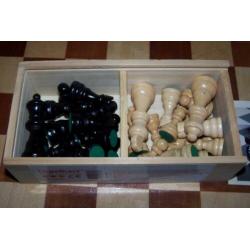 Luxe houten schaakspel. KH. 76mm. Bord 43x43cm. Izgs.