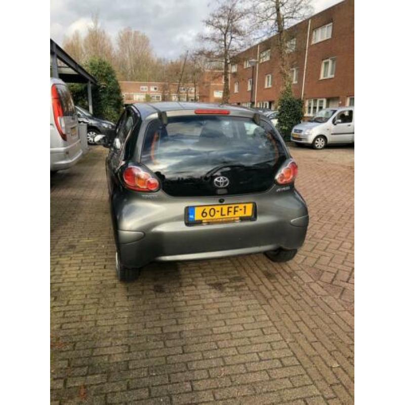 Toyota Aygo 1.0 12V Vvt-i 5DRS 2010 Groen