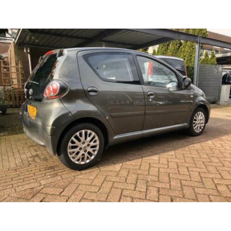 Toyota Aygo 1.0 12V Vvt-i 5DRS 2010 Groen