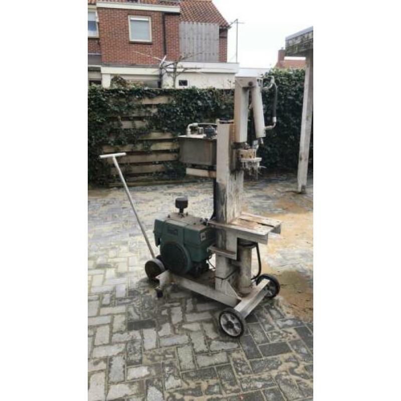 Verticale kloofmachine op benzine
