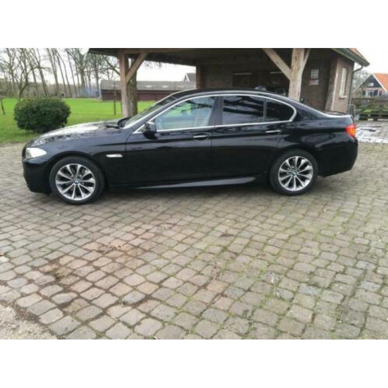 BMW 5-serie 528i High Executive M pakket dealer onderhouden