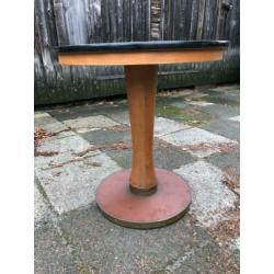 antieke ronde cafe-tafel in art-deco stijl.