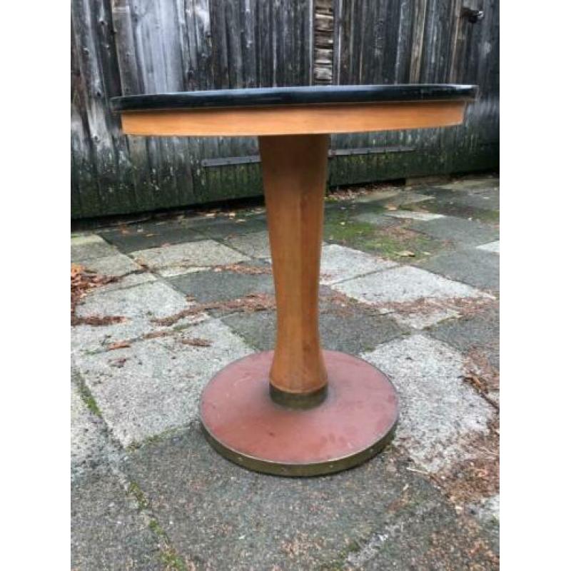 antieke ronde cafe-tafel in art-deco stijl.