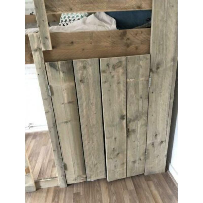 Steigerhout hoogslaper met ingebouwde kast
