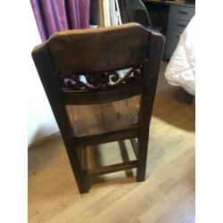 Koloniale houten stoelen