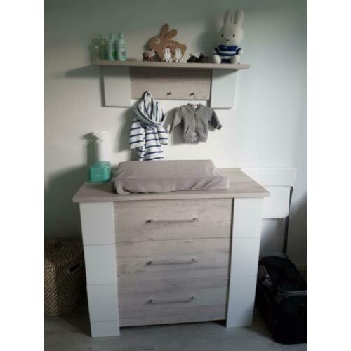 Interbaby commode en kledingkast voor de babykamer