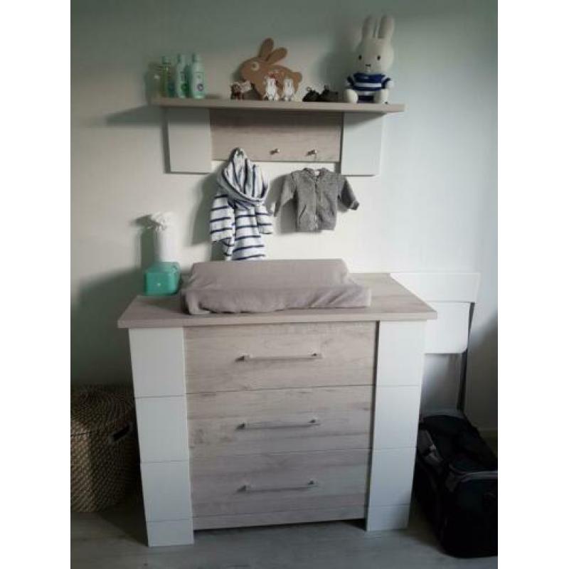 Interbaby commode en kledingkast voor de babykamer