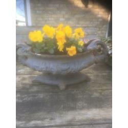 Gietijzeren tuin vazen