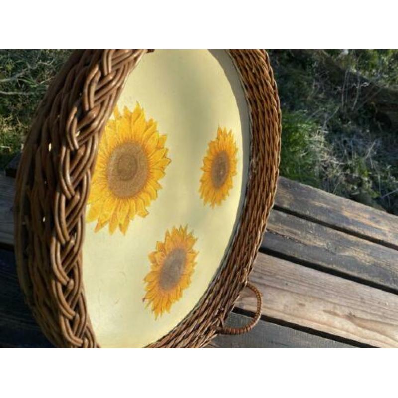 Rieten / houten dienblad met zonnebloemen