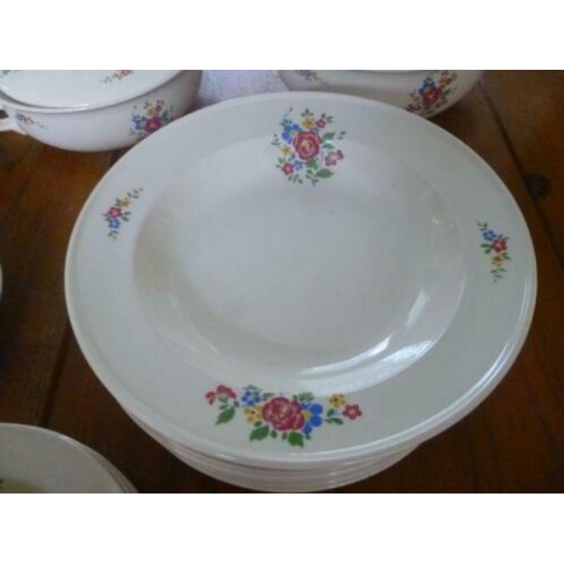 Brocante servies wit met bloemen
