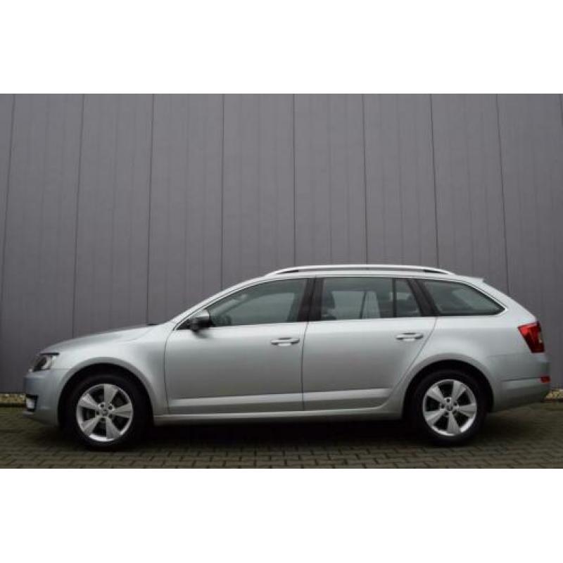 Skoda Octavia Combi 1.6 TDi DSG Elegance ECC, Sportstoelen,