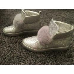 Als nieuw prachtige zilveren bling schoenen maat 38