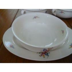 Brocante servies wit met bloemen