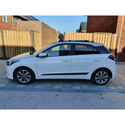 Hyundai i20 1.2i 5D 2015 Wit PANO/Origineel NL