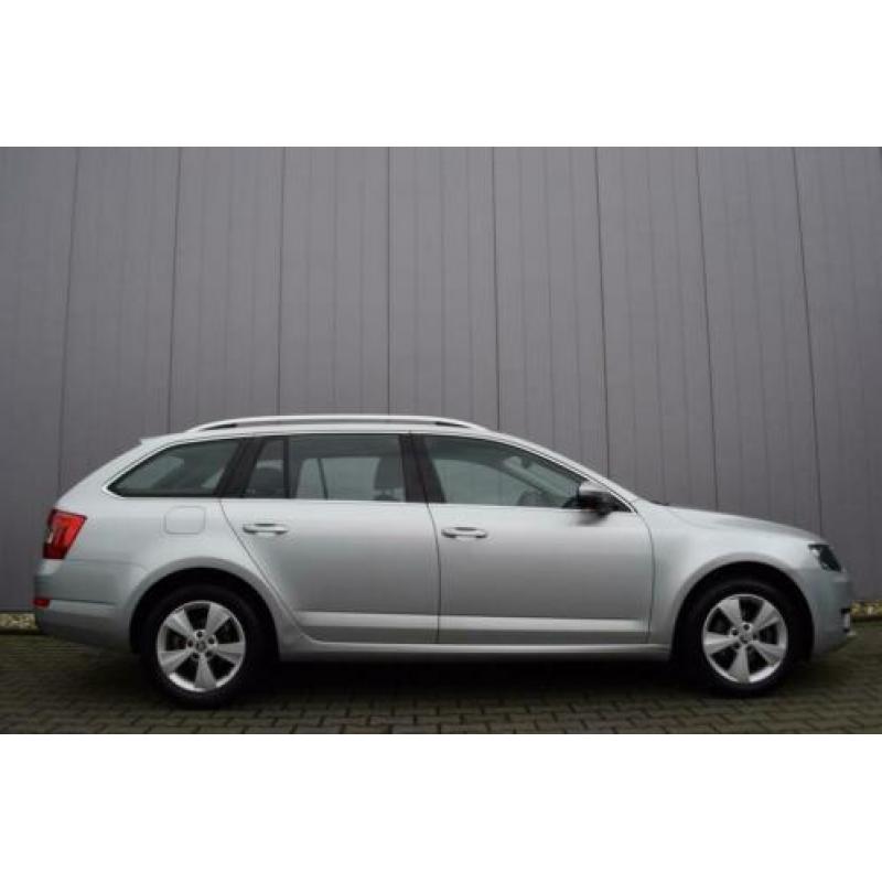 Skoda Octavia Combi 1.6 TDi DSG Elegance ECC, Sportstoelen,
