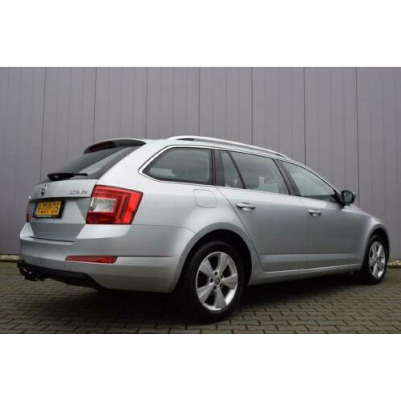 Skoda Octavia Combi 1.6 TDi DSG Elegance ECC, Sportstoelen,